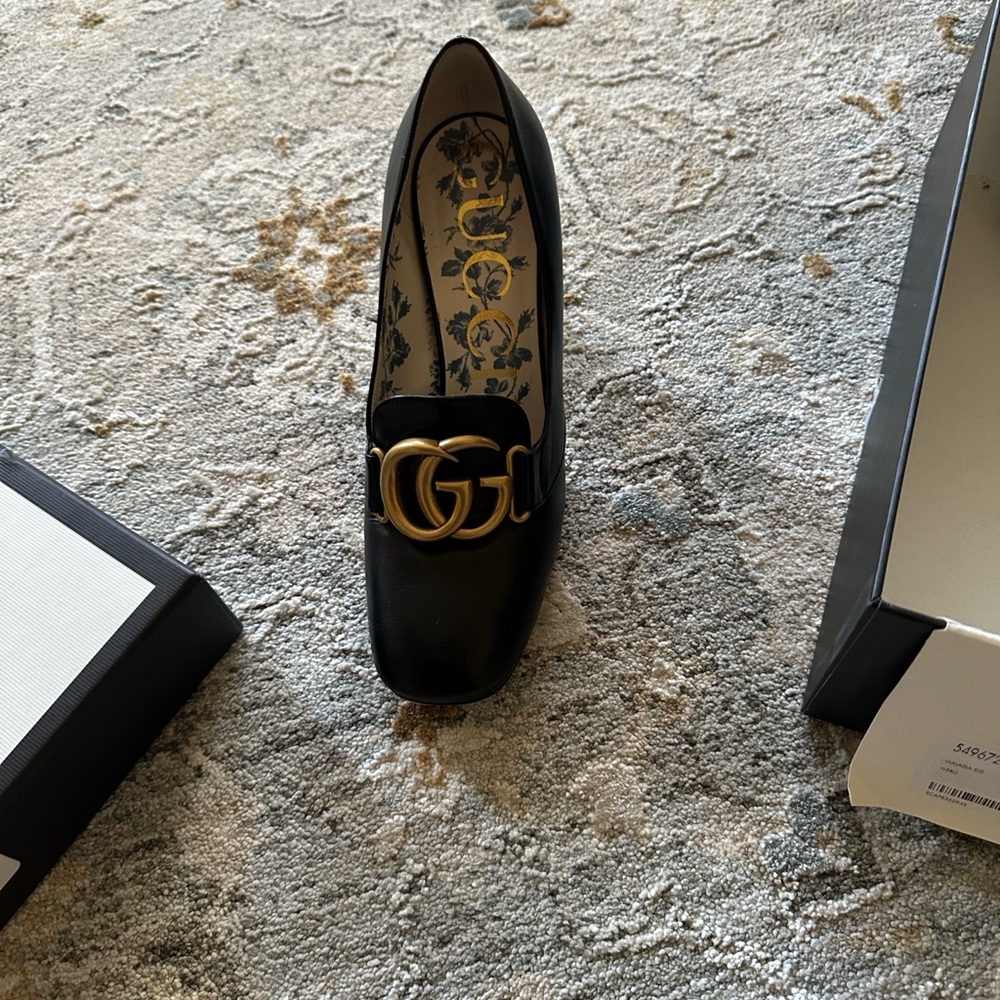 Gucci Black Leather Loafers with Gold Accent